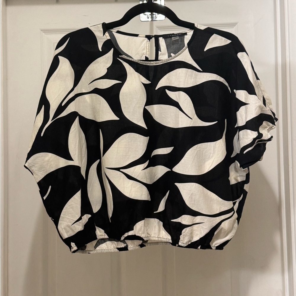 T Tahari Black and White Leaf Pattern Blouse